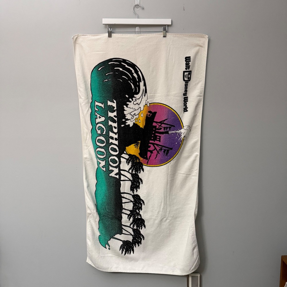 Vintage Disney World Typhoon Lagoon Cotton Beach Towel 29"x53"